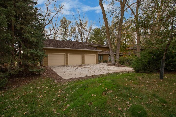 Property Photo: 652 E Sawgrass Trail SD 57049