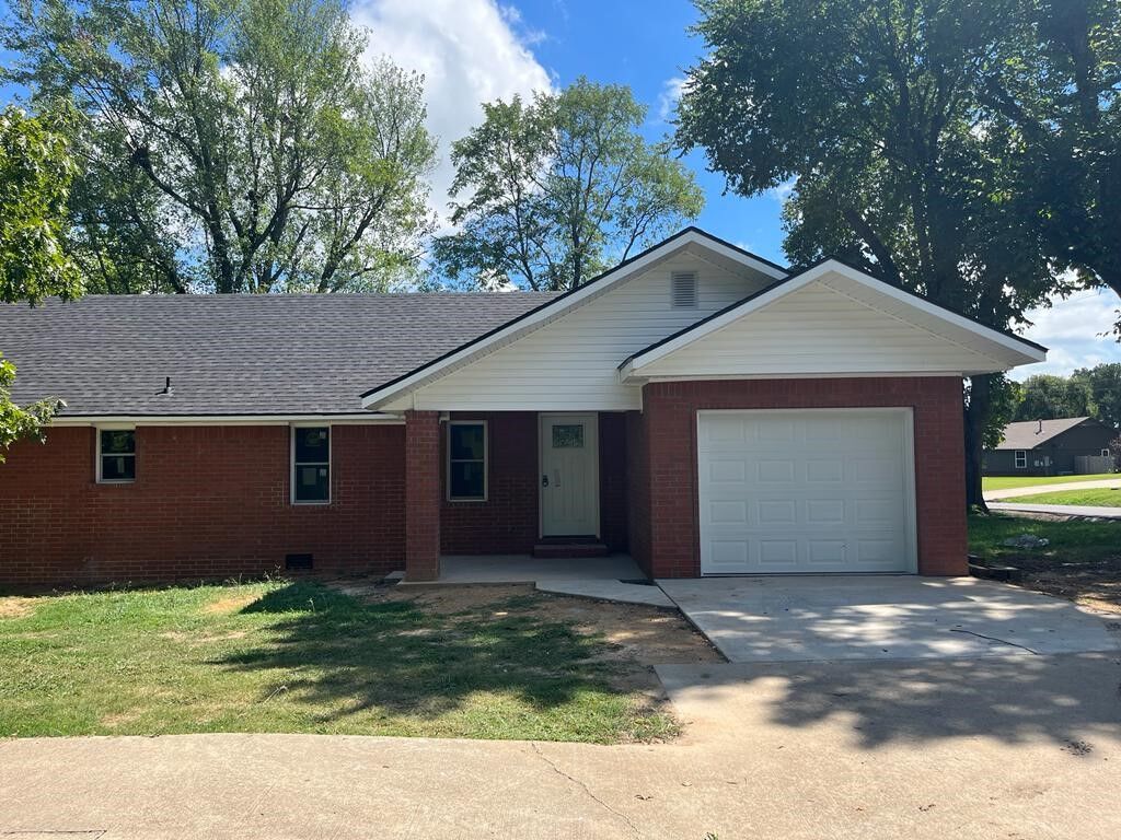 Property Photo: 200 County Avenue AR 72744