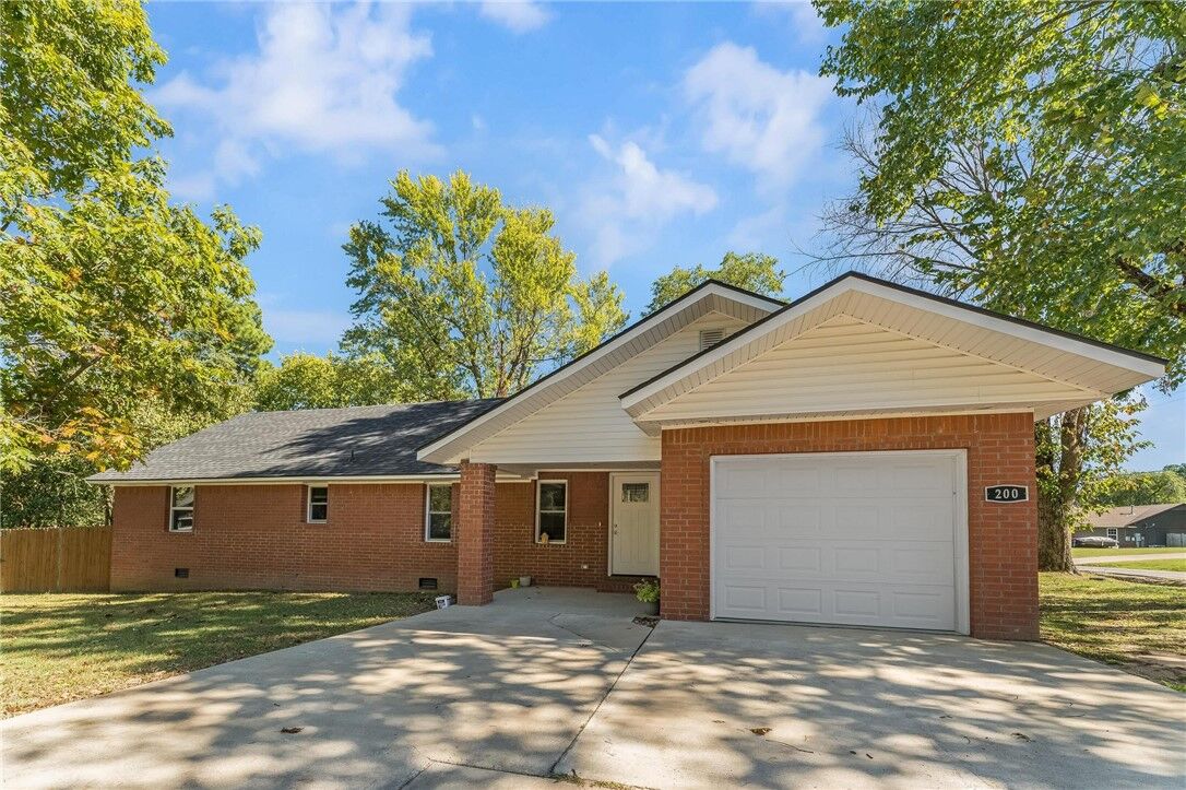 Property Photo:  200 County Avenue  AR 72744 