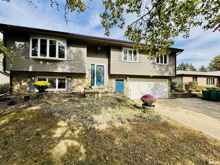 Property Photo: 2049 W Losey Street IL 61401