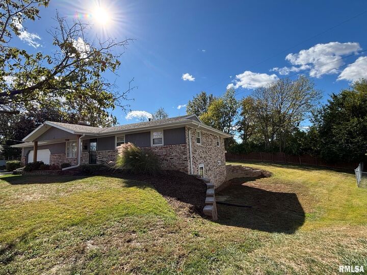 Property Photo: 207 Hemlock Street IL 61554