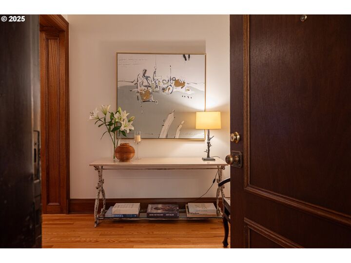 Property Photo:  2141 NW Davis St 403  OR 97210