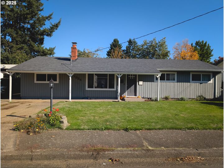 Property Photo:  1334 SW Blaine St  OR 97128 