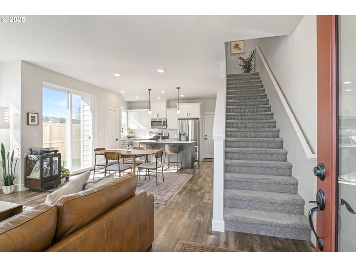 Property Photo:  4287 SE 69th Ave  OR 97123