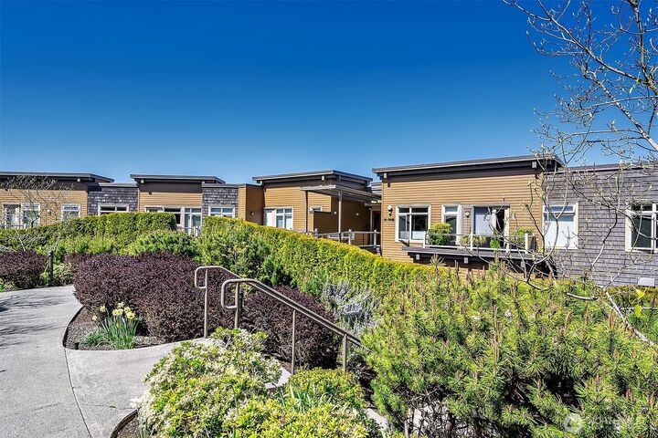 Property Photo: 31 Pine Street 105 WA 98020