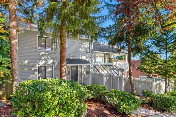 Property Photo: 2406 E Prospect Street WA 98112