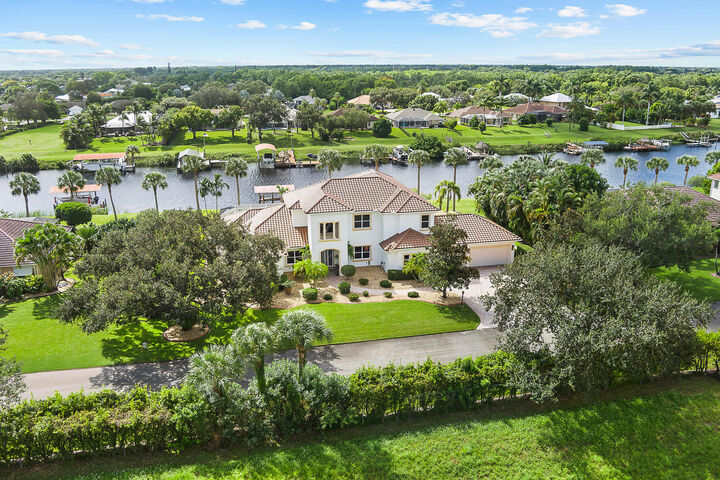 Property Photo: 2618 SW River Shore Drive FL 34984