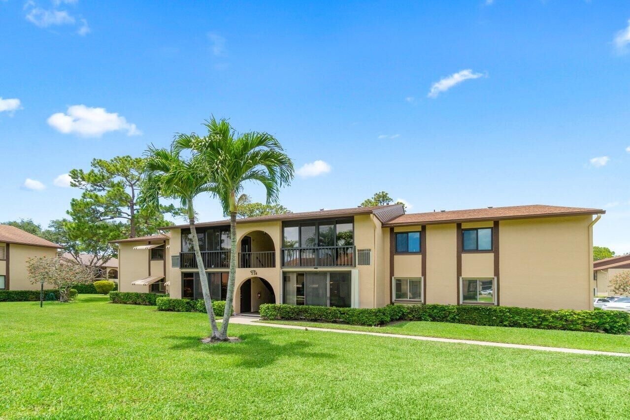Property Photo: 234 Pine Hov Circle B-1 FL 33463