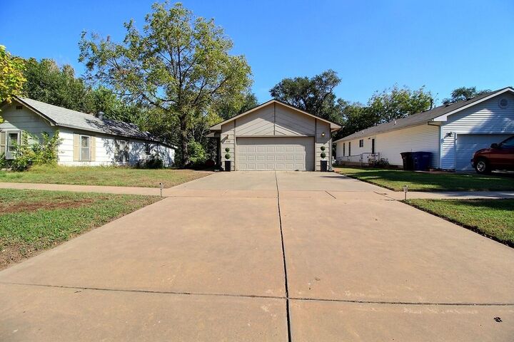 Property Photo: 1148 N Osage St KS 67010