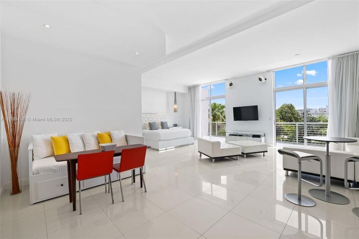 Property Photo: 2001 Meridian Ave 506 FL 33139