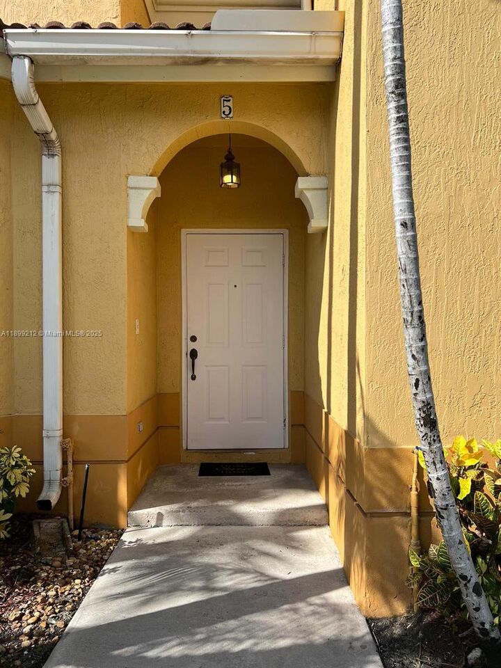 Property Photo: 10777 NW 84th Ln 5-42 FL 33178