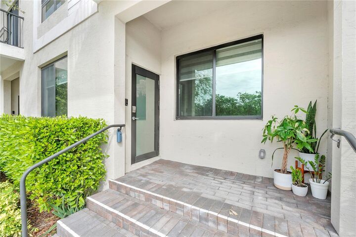 Property Photo:  8301 NW 41st St B-102  FL 33166 