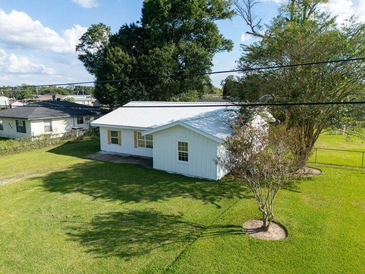 Property Photo: 404 Arabie Rd LA 70607