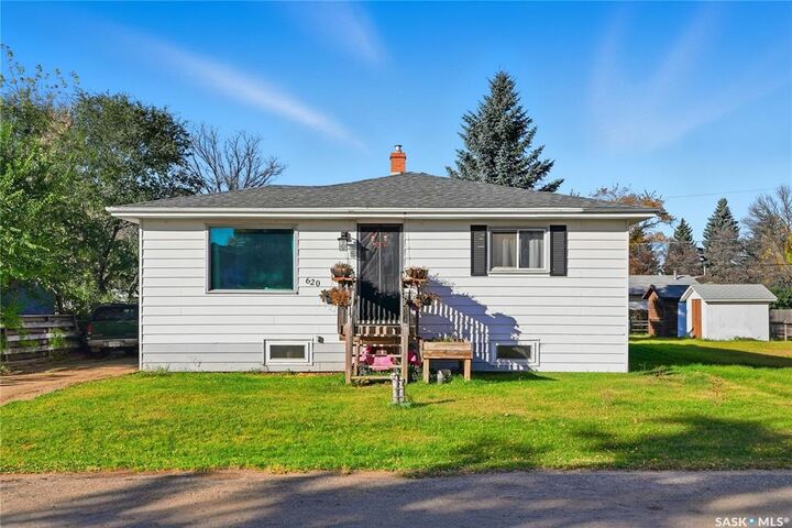 Property Photo:  620 Miles Street  SK S0K 0J0