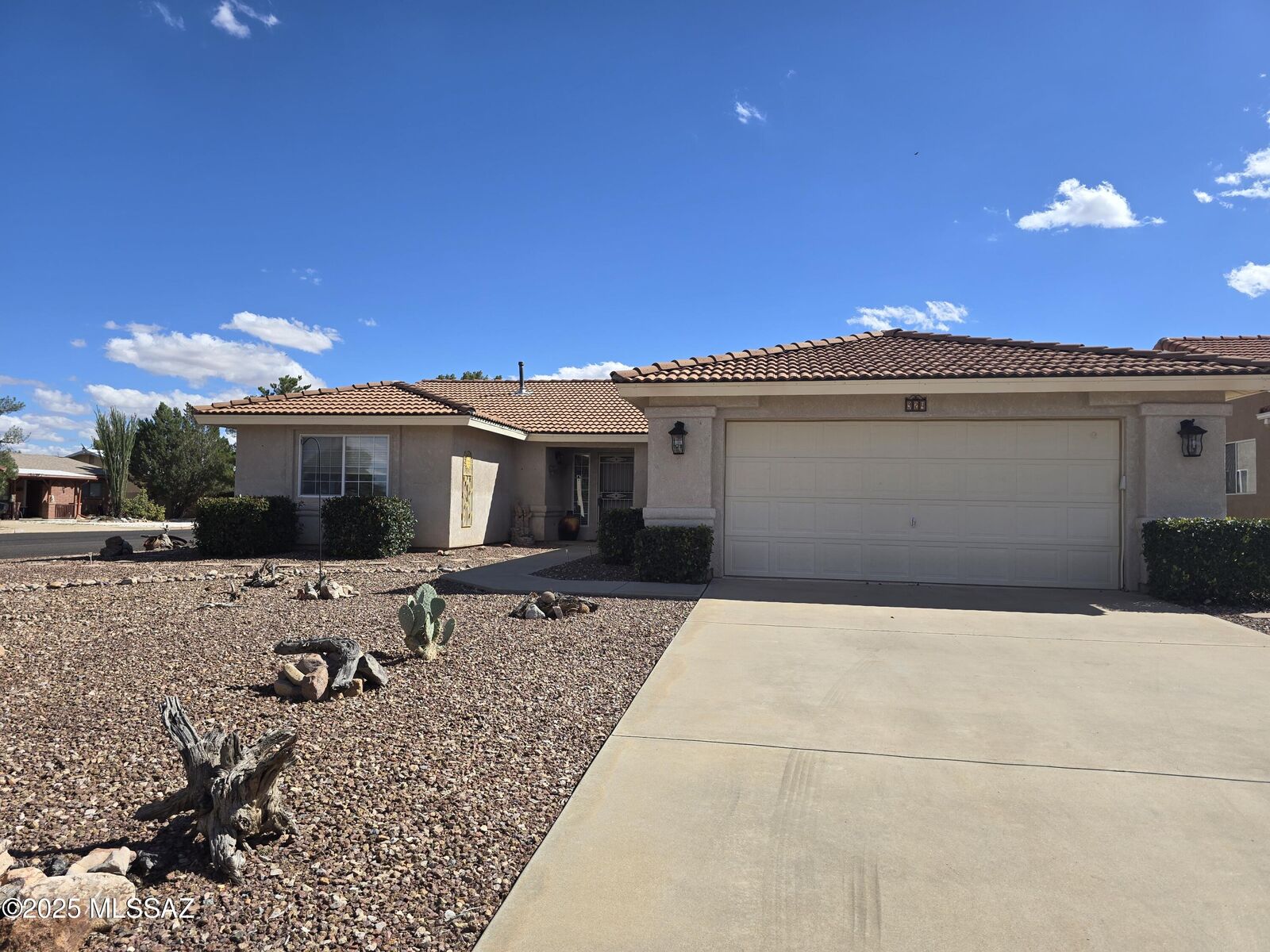 Property Photo: 924 E Saguaro Drive AZ 85625