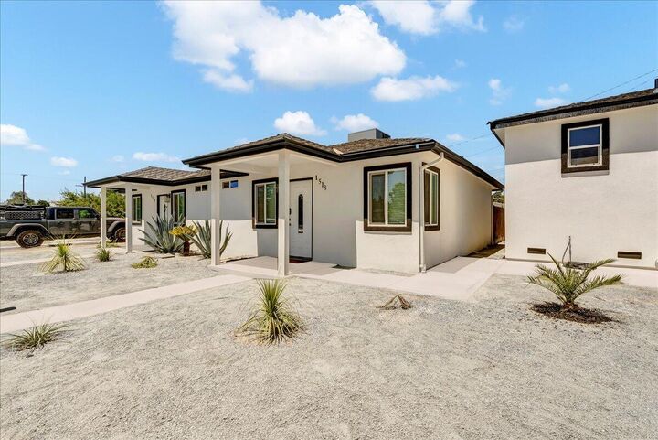 Property Photo: 1518 W Grove Avenue CA 93291