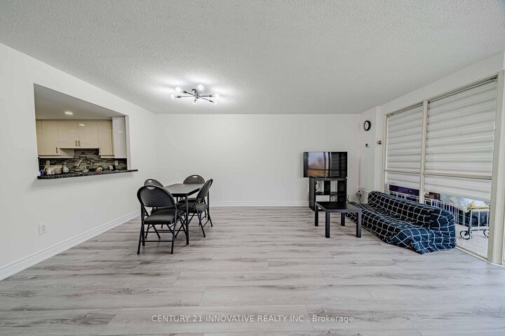 Property Photo:  5 Weldrick Road W 511  ON L4C 8S9