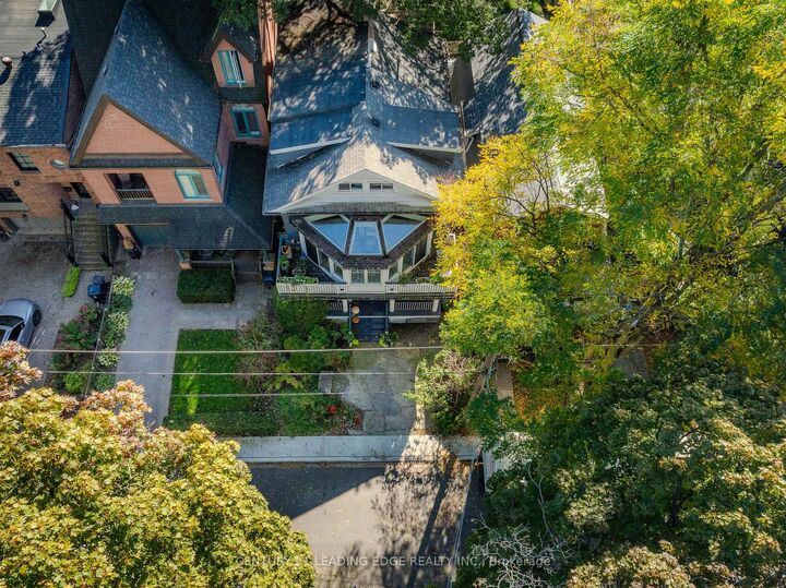 Photo de la propriété:  9 Balmy Avenue  ON M4E 1C7