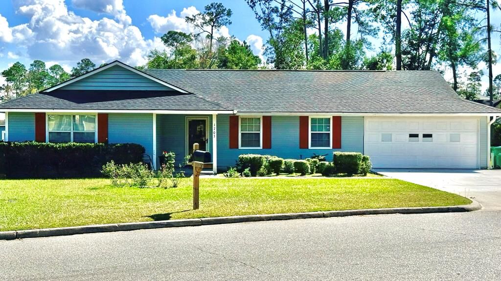 Property Photo:  1703 Leone Ave  GA 31602