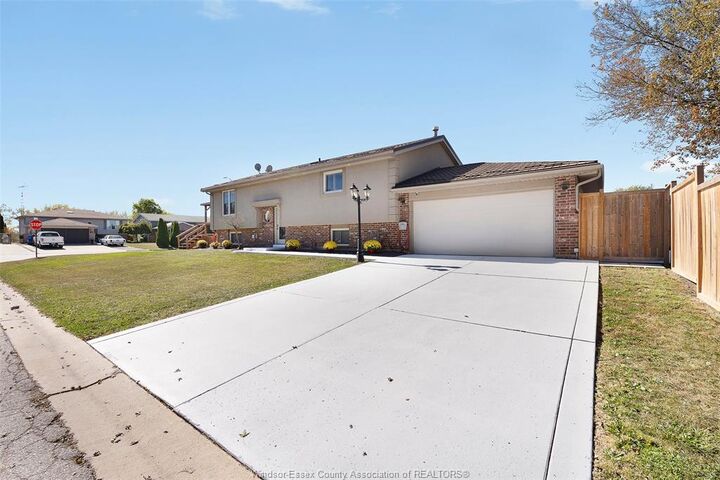 Photo de la propriété: 461 Desjardins Street ON N0R 1A0