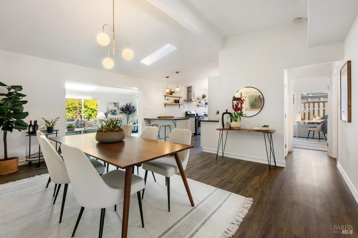 Property Photo: 106 Labrea Way CA 94903