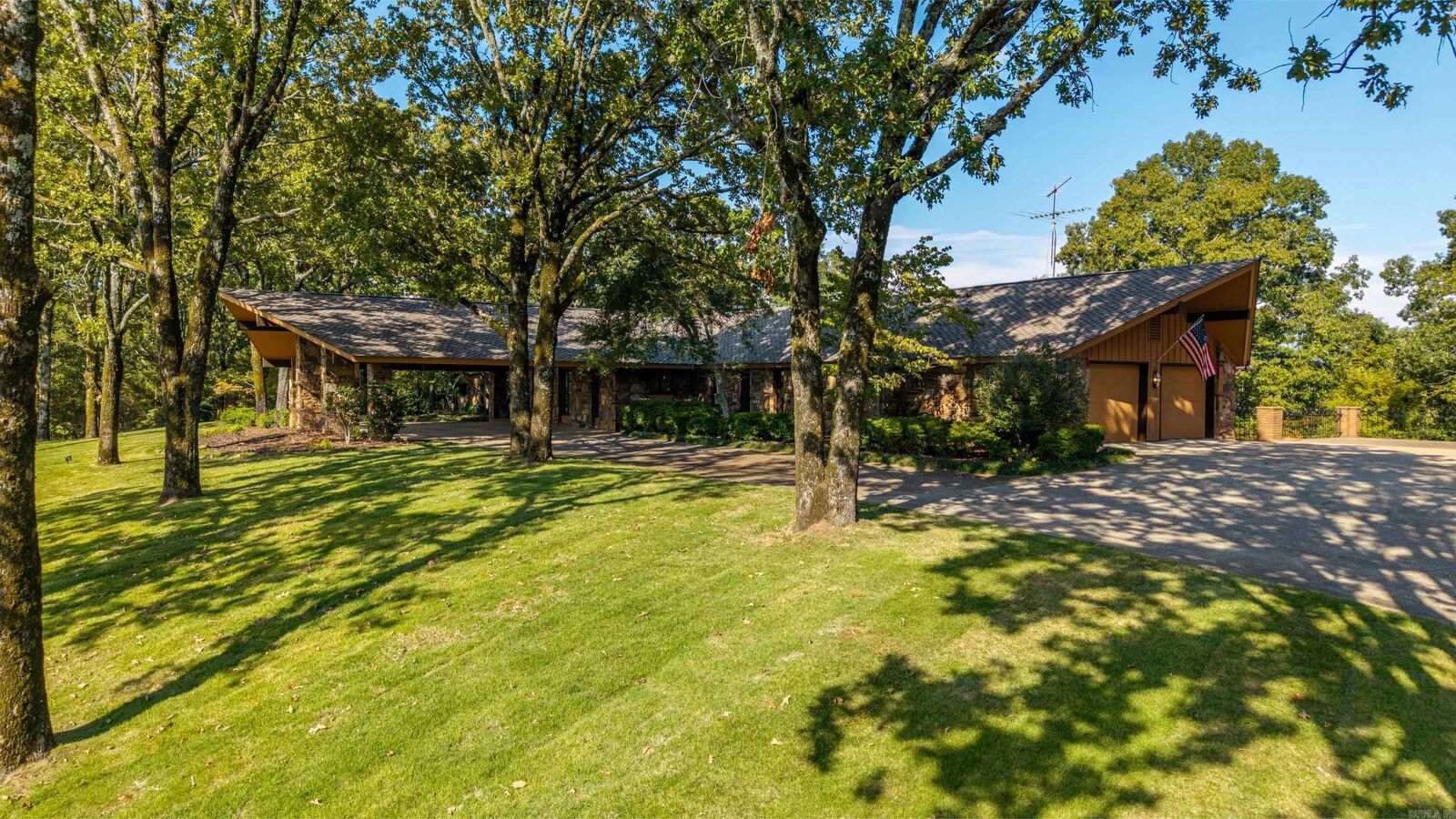 Property Photo: 311 Whispering Hills Street AR 71901