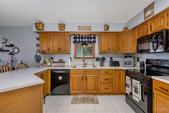 Property Photo: 425 Heritage Place OH 45067