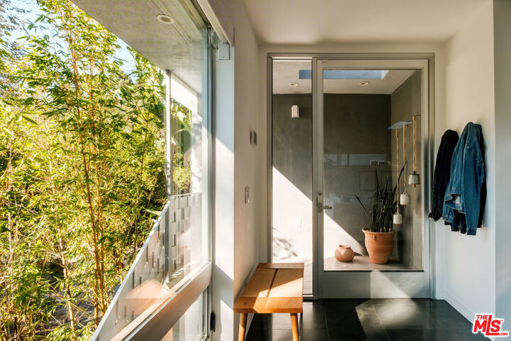 Property Photo:  7963 Willow Glen Rd  CA 90046 