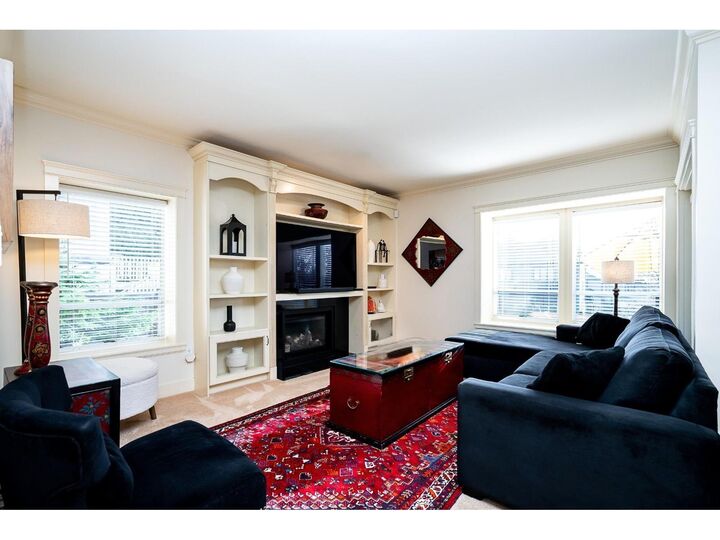 Photo de la propriété:  15160 81  BC V3S 7B9