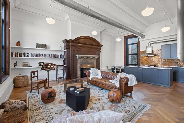 Property Photo:  283 Bannatyne Avenue  MB R3B 3B2