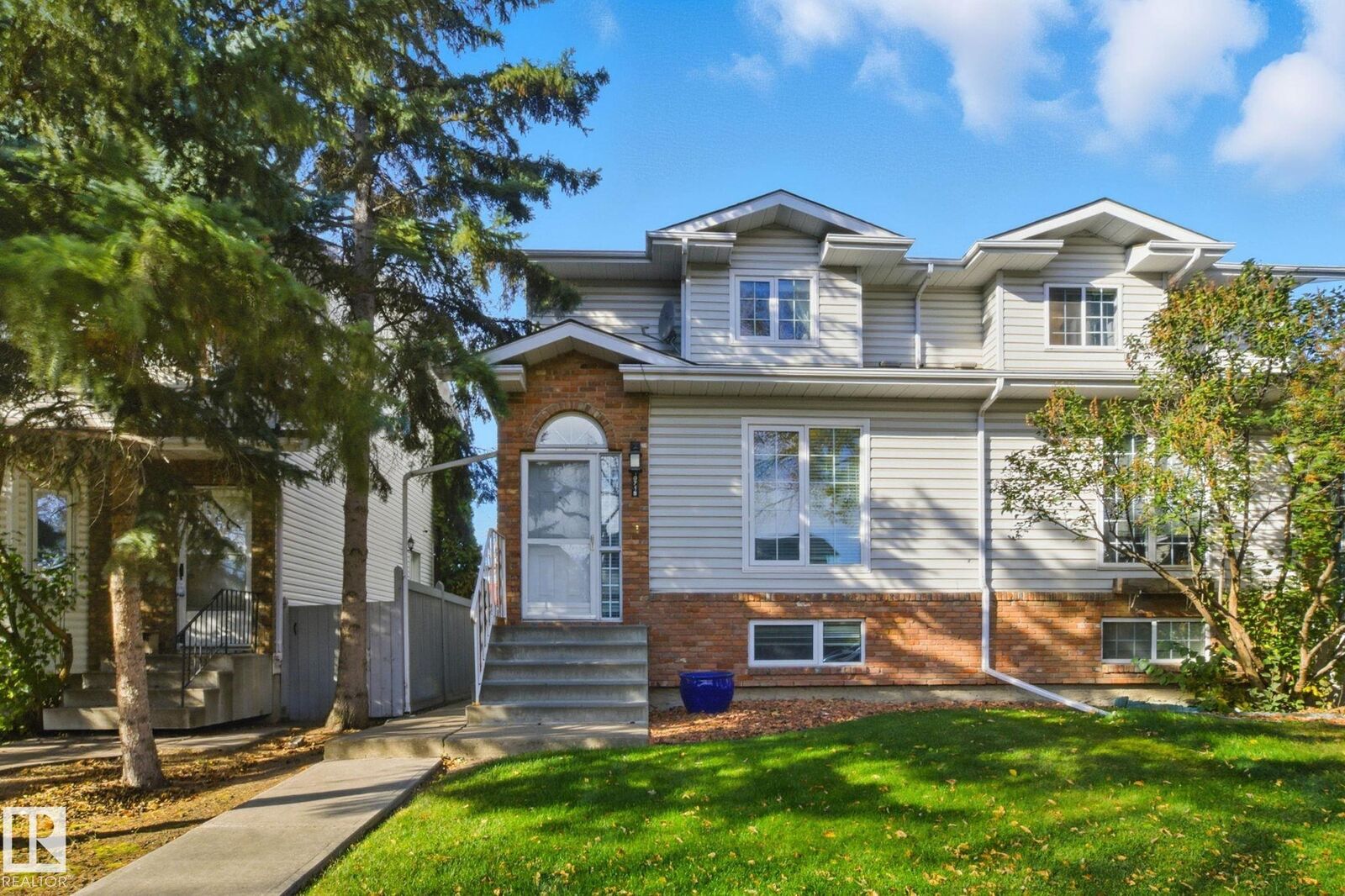 Property Photo:  10718 122 Street NW  AB T5M 0A3 