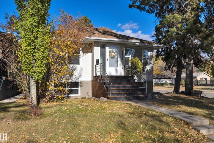 Photo de la propriété: 9304 71 Avenue NW AB T6E 0K8