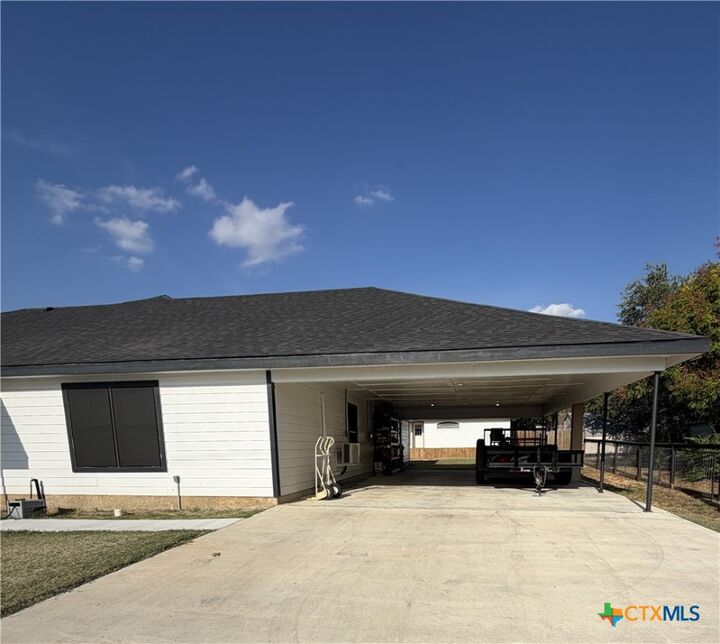 Property Photo:  1116 S 2nd Street  TX 78114