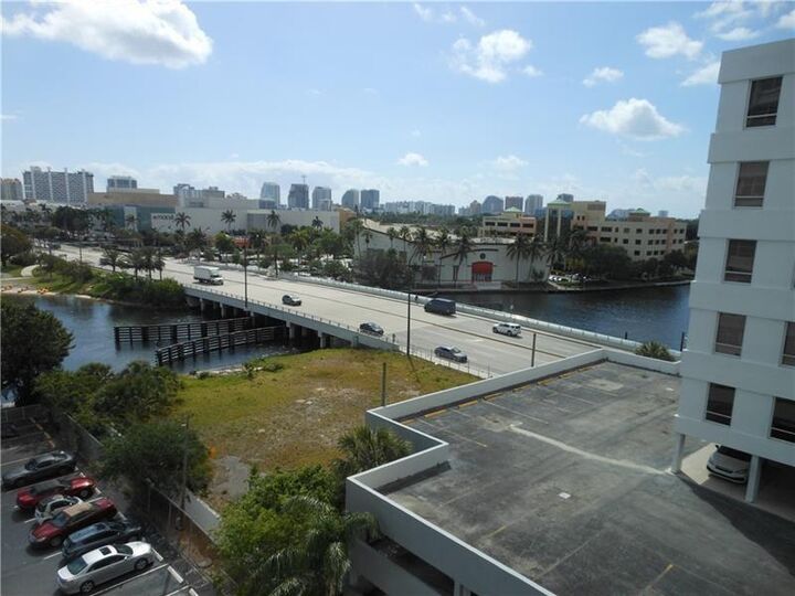 Property Photo: 1160 N Federal Hwy 818 FL 33304