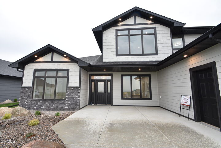 Property Photo:  6119 Crested Butte Road  ND 58503