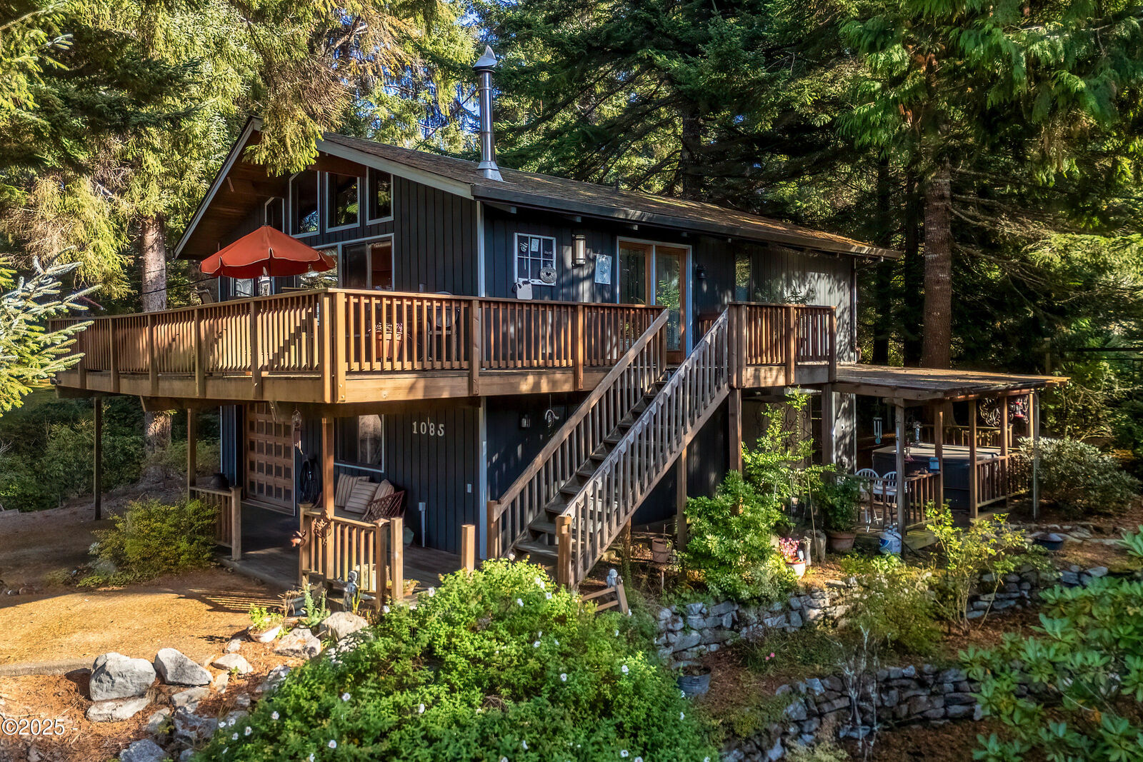 Property Photo:  1085 SW Norwood Drive  OR 97394 