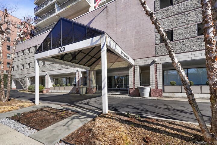 Property Photo: 1020 Warburton Avenue 6C NY 10701