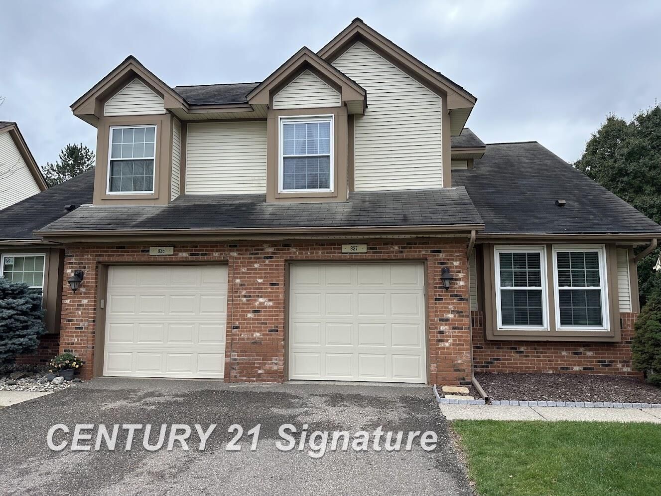 Property Photo: 837 Whisperwood Trail MI 48430