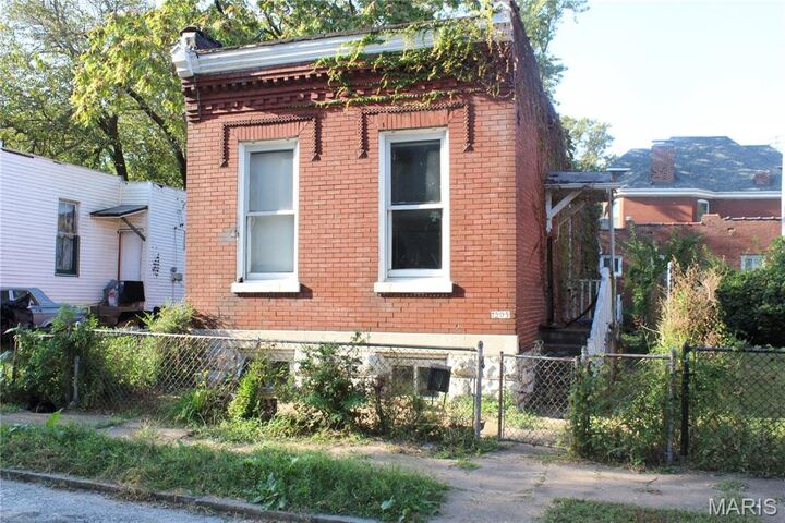 Property Photo: 1505 Farragut Street MO 63107