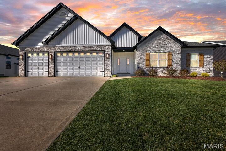 Property Photo:  211 Woodhurst Drive  MO 63385 