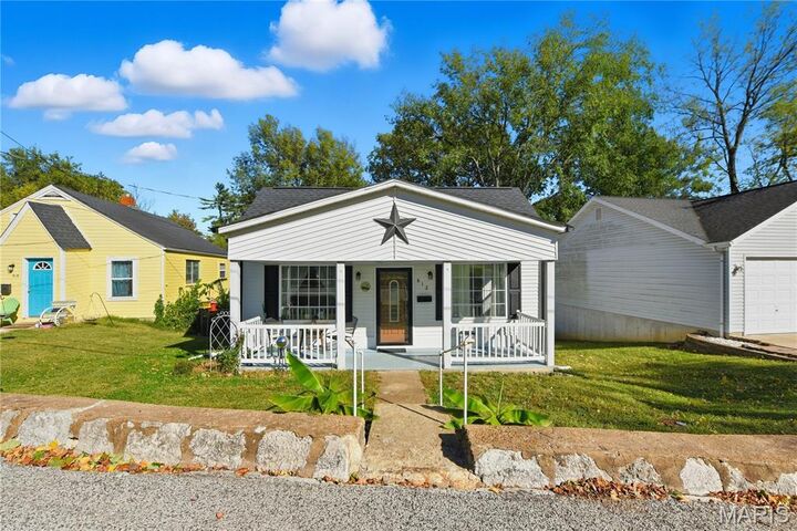 Property Photo:  812 Ridge Avenue  MO 63028