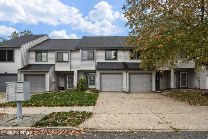 74 Lexington Circle  Matawan NJ 07747 photo