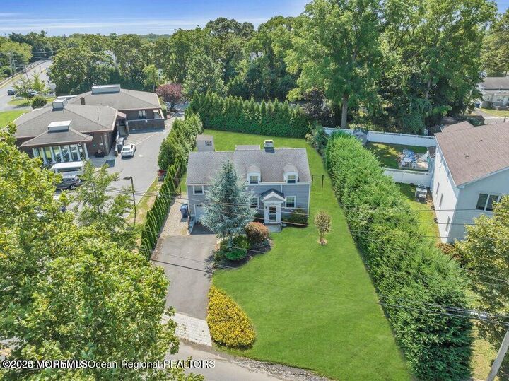 206 S Lincoln Avenue  Oakhurst NJ 07755 photo