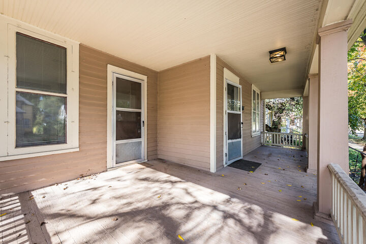 Property Photo: 423 N Hamilton Street MI 48197