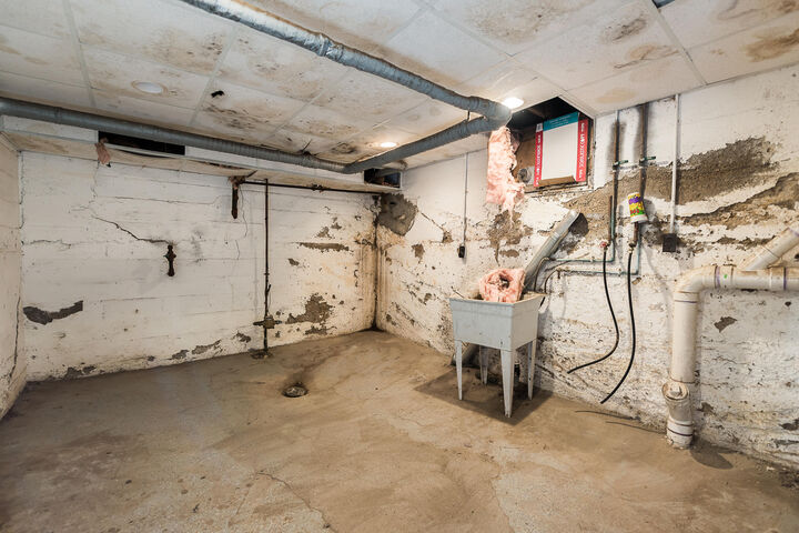 Property Photo:  423 N Hamilton Street  MI 48197 