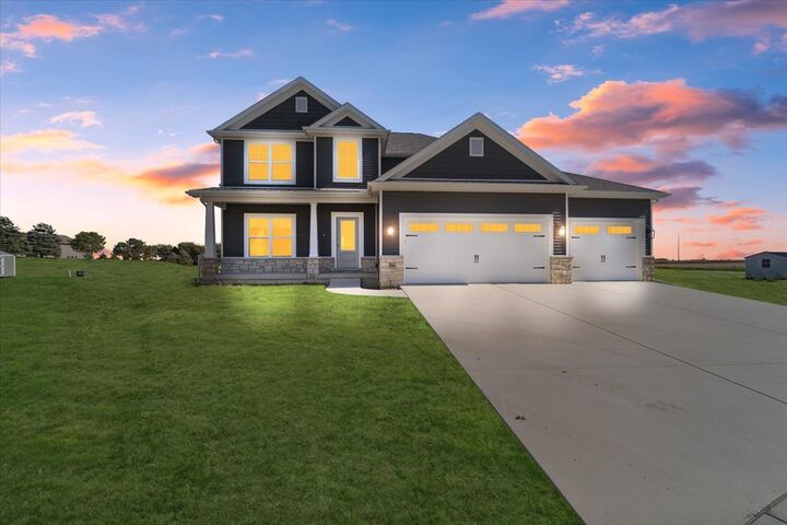 Property Photo:  24 Stonehouse Court  IL 61705