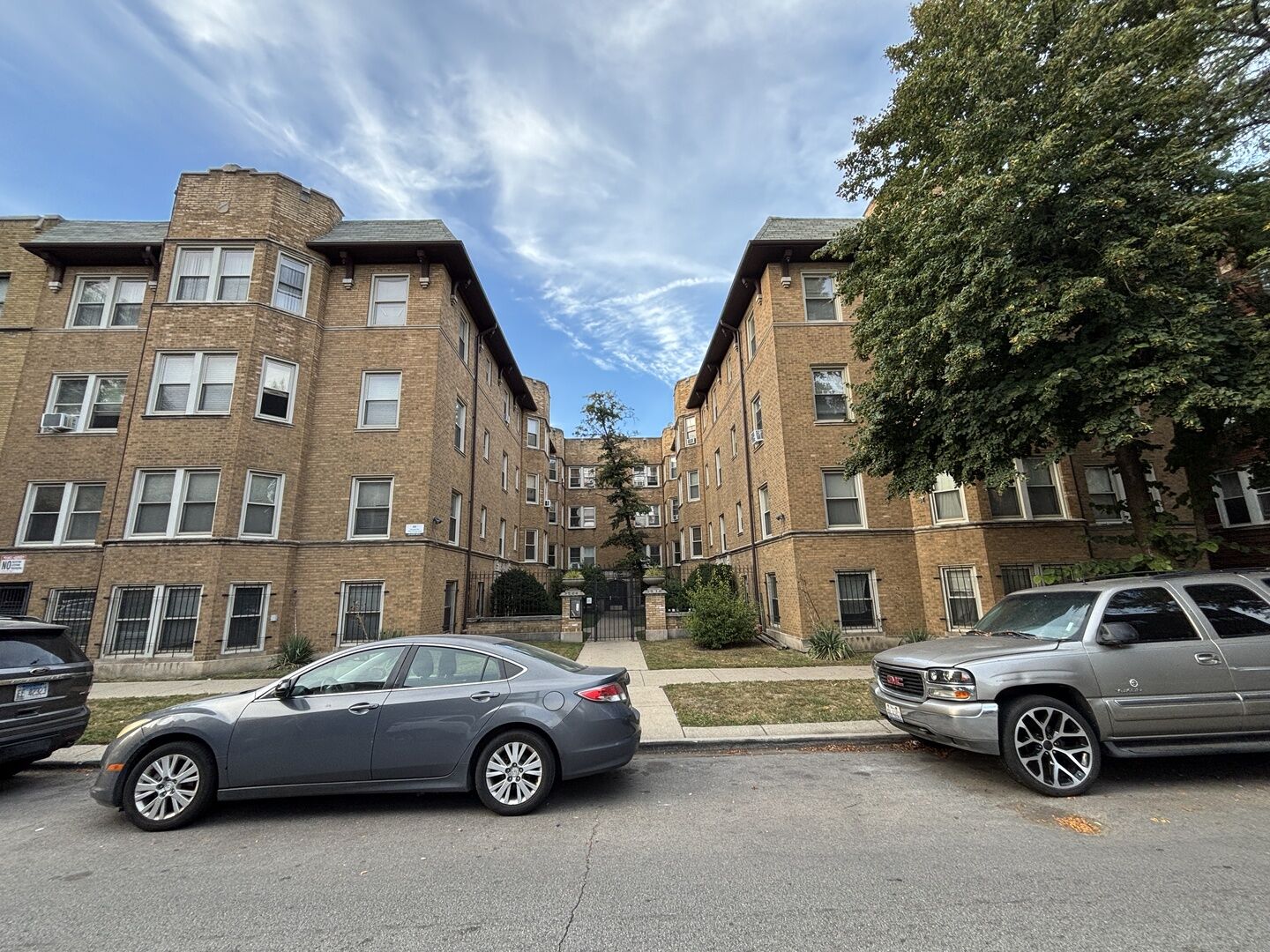 Property Photo:  2212 E 70th Street 2D  IL 60649