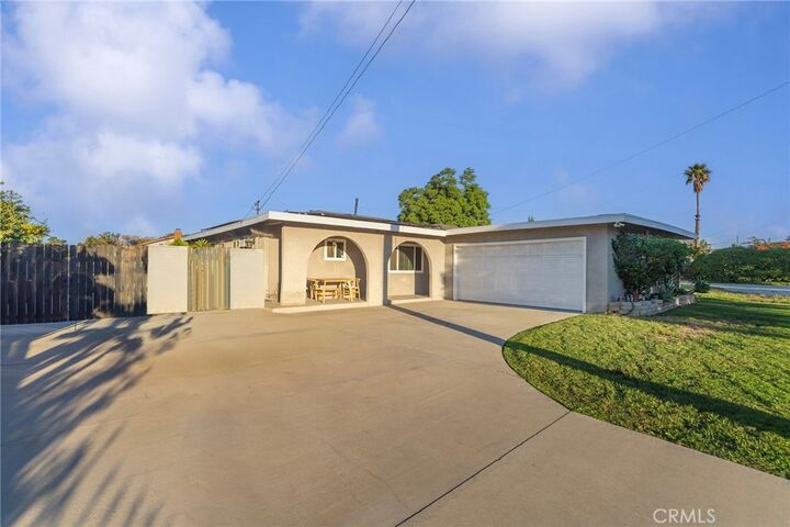 9646 Palmetto Avenue  Fontana CA 92335 photo