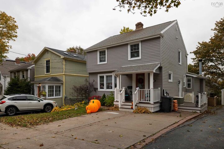 Photo de la propriété: 2420 Westmount Street NS B3L 3G6