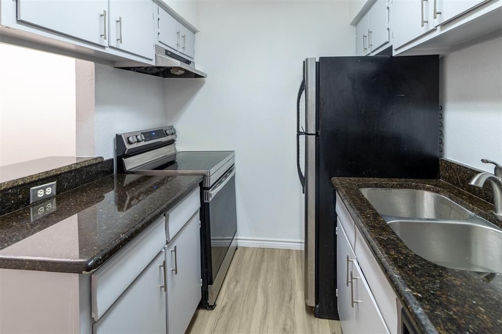 Property Photo: 4044 Buena Vista Street 104 TX 75204